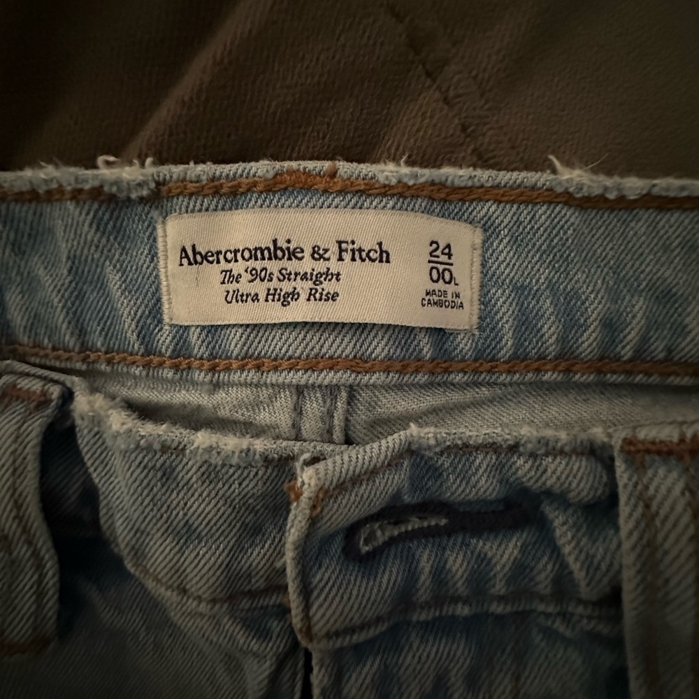 Abercrombie Ultra High Rise 90s Straight Jean - Picture 4 of 5